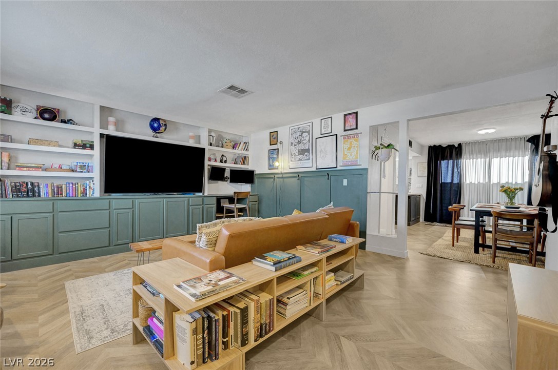 5383 Mountain Vista Street 13 Las Vegas NV 89120