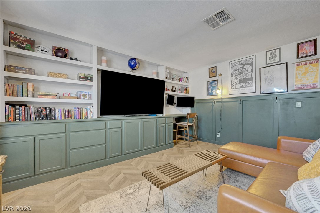 5383 Mountain Vista Street 13 Las Vegas NV 89120