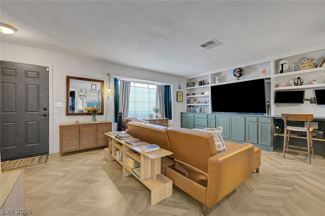 5383 Mountain Vista Street 13 Las Vegas NV 89120