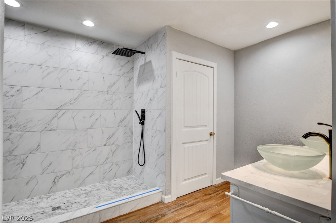 5054 Ridge Drive Las Vegas NV 89103