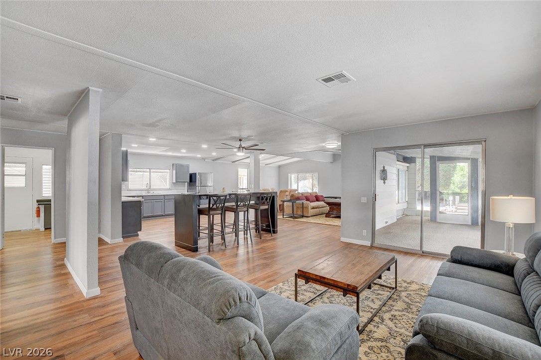 5054 Ridge Drive Las Vegas NV 89103