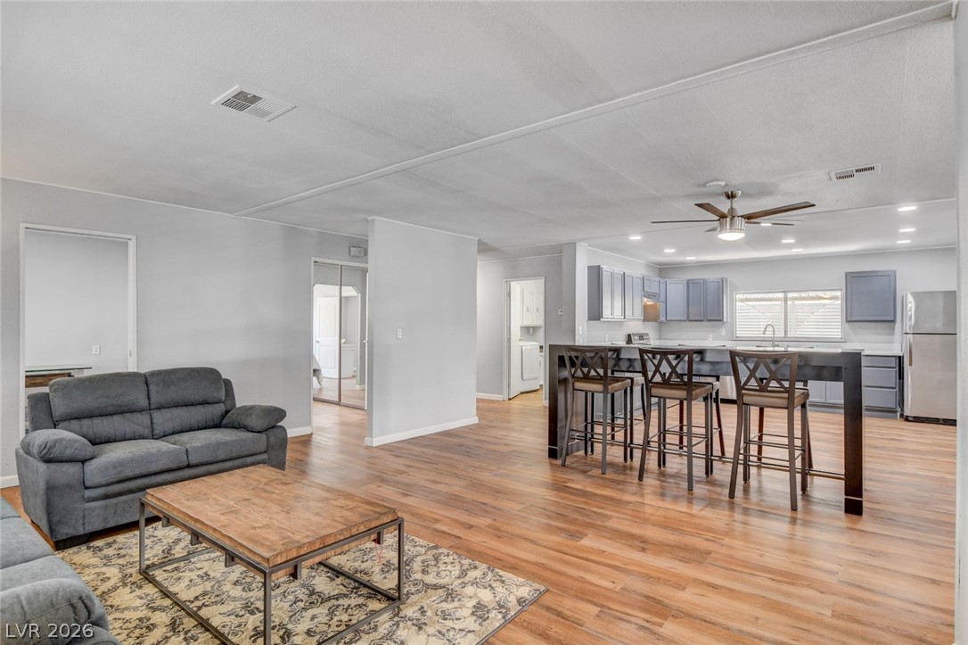 5054 Ridge Drive Las Vegas NV 89103