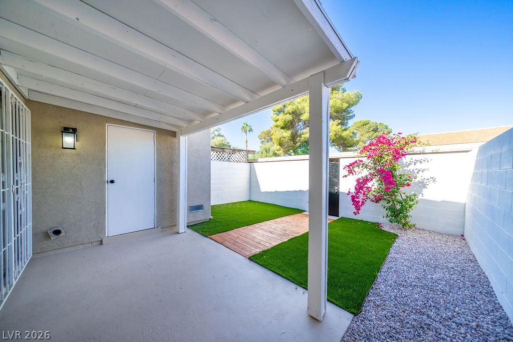 2482 Paradise Village Way Las Vegas NV 89120