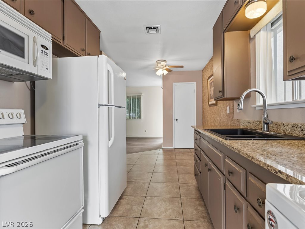310 Greenbriar Townhouse Way Las Vegas NV 89121
