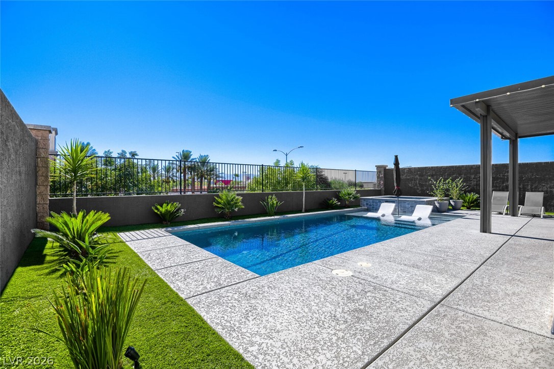 707 Glowing Horizon Street Henderson NV 89052