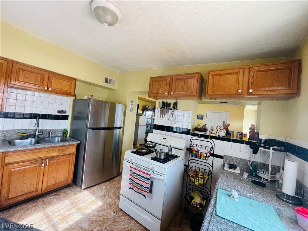 3708 Waikiki Avenue Las Vegas NV 89104
