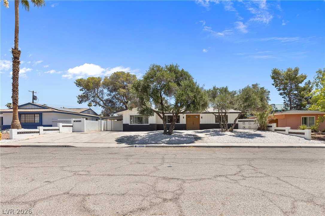 3200 Silver Saddle Street Las Vegas NV 89169