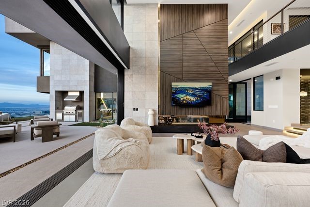 12 Chisel Crest Court Henderson NV 89012