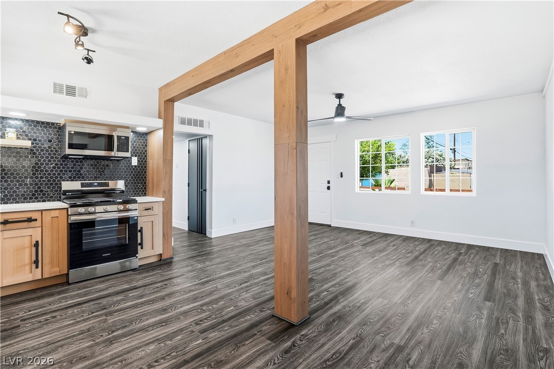 1809 Oakwood Avenue North Las Vegas NV 89030