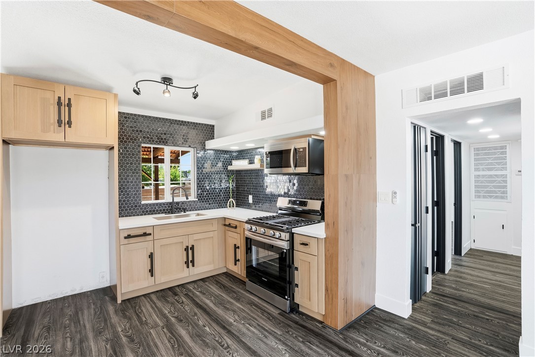 1809 Oakwood Avenue North Las Vegas NV 89030