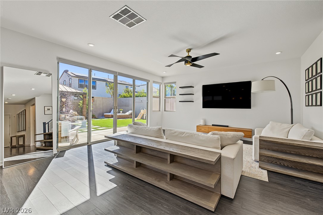 10261 Midnight Meteor Avenue Las Vegas NV 89166