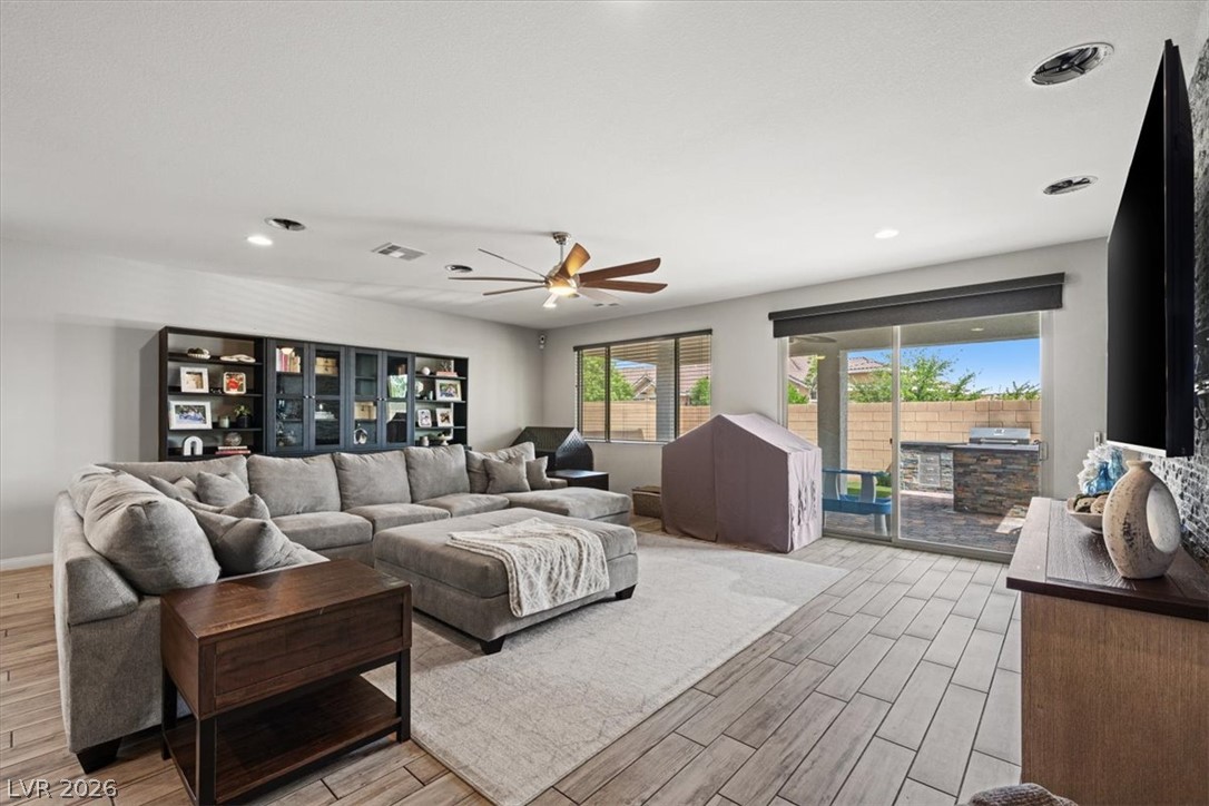 6320 Regina Ridge Street Las Vegas NV 89149