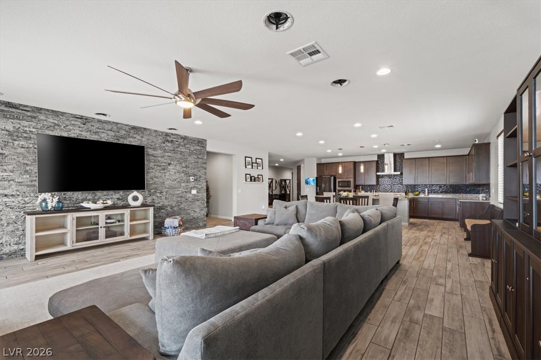 6320 Regina Ridge Street Las Vegas NV 89149