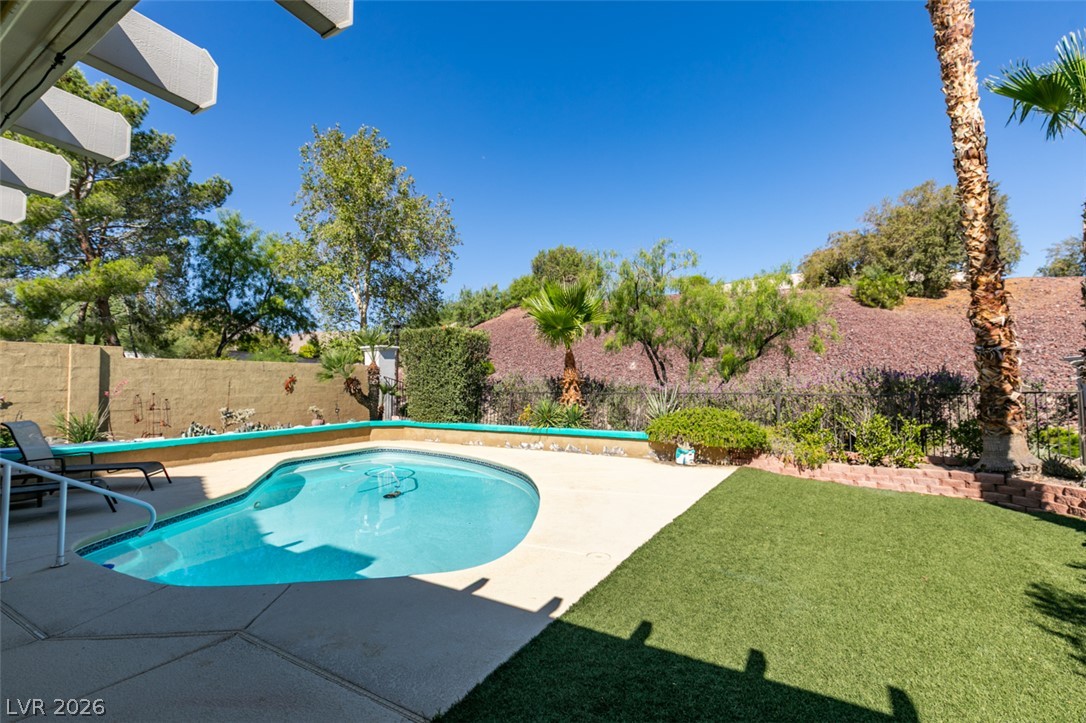 2072 Smoketree Village Circle Henderson NV 89012