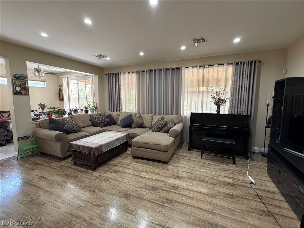 3549 April Springs Street Las Vegas NV 89147