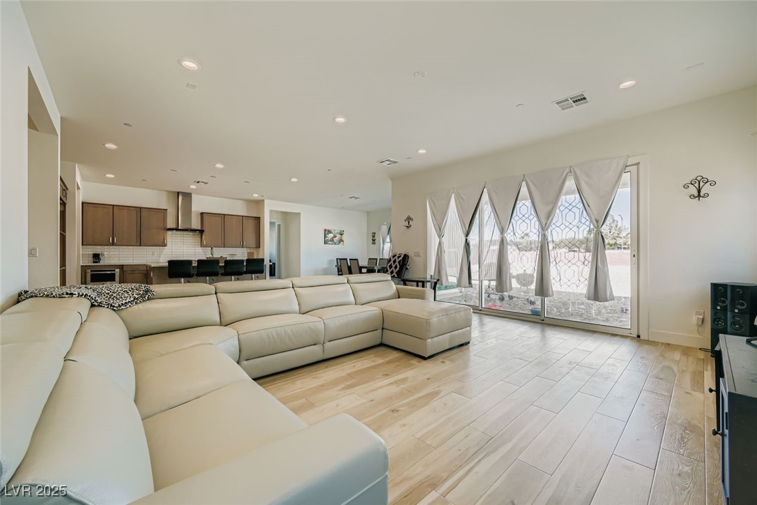 5714 Kings Bluff Avenue Las Vegas NV 89131