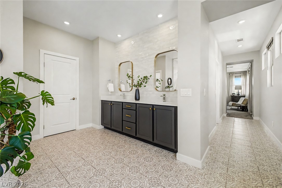 10267 Midnight Meteor Avenue Las Vegas NV 89166