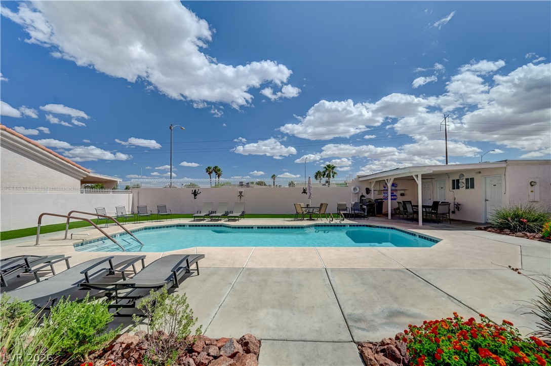 8208 Renfrew Drive Las Vegas NV 89145