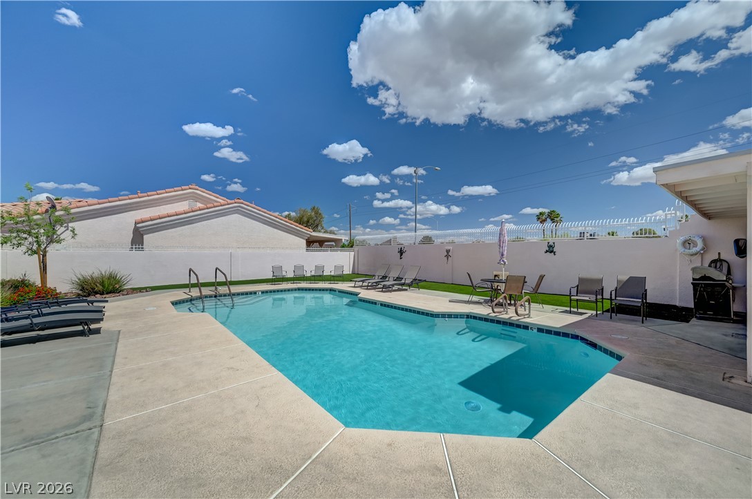 8208 Renfrew Drive Las Vegas NV 89145