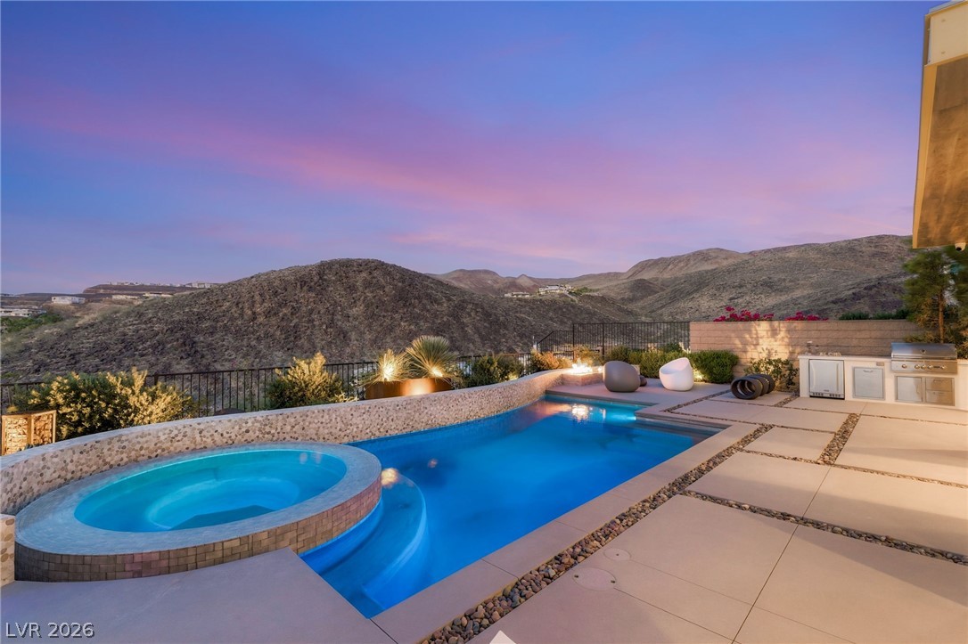 676 Scenic Cliff Drive Henderson NV 89012