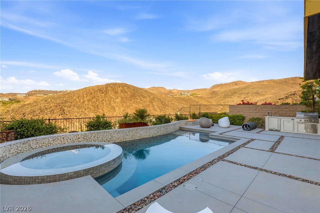 676 Scenic Cliff Drive Henderson NV 89012