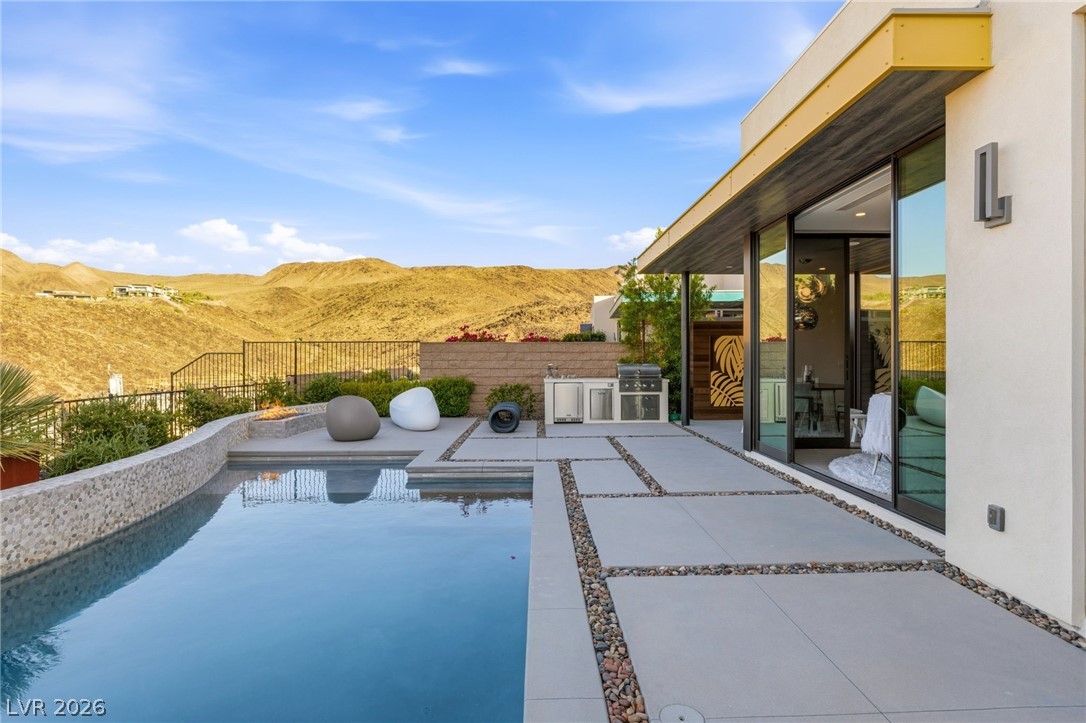 676 Scenic Cliff Drive Henderson NV 89012