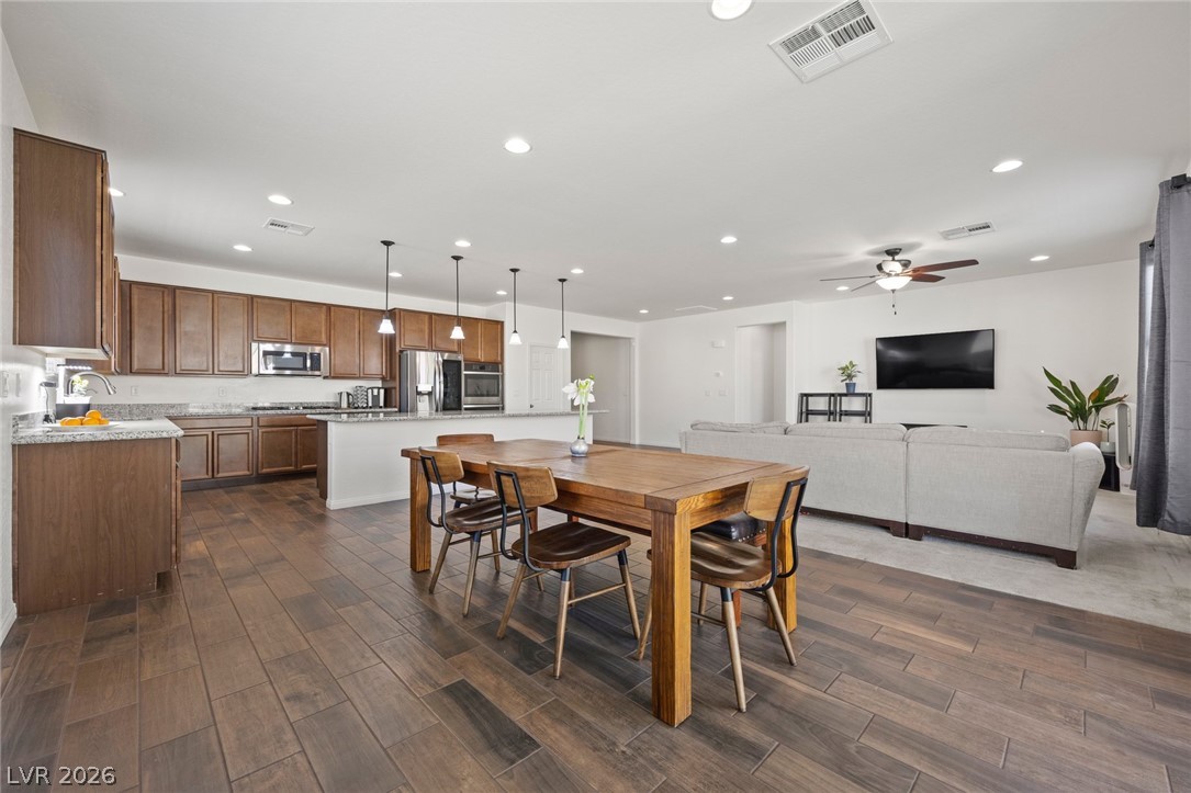6721 Sycamore Pines Street Las Vegas NV 89149