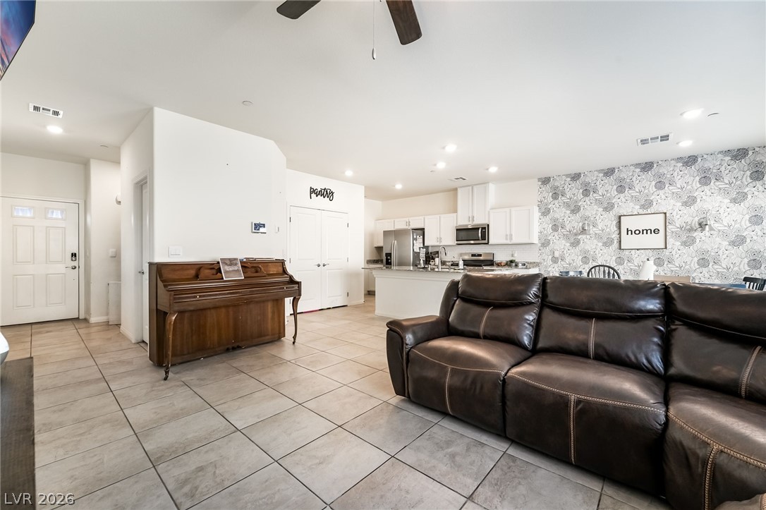 1087 Gentle Swan Street Henderson NV 89011