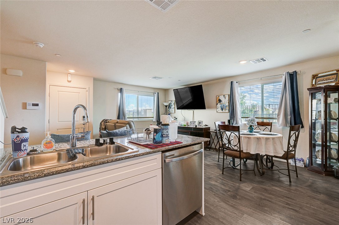 6804 Satin Silver Court North Las Vegas NV 89086