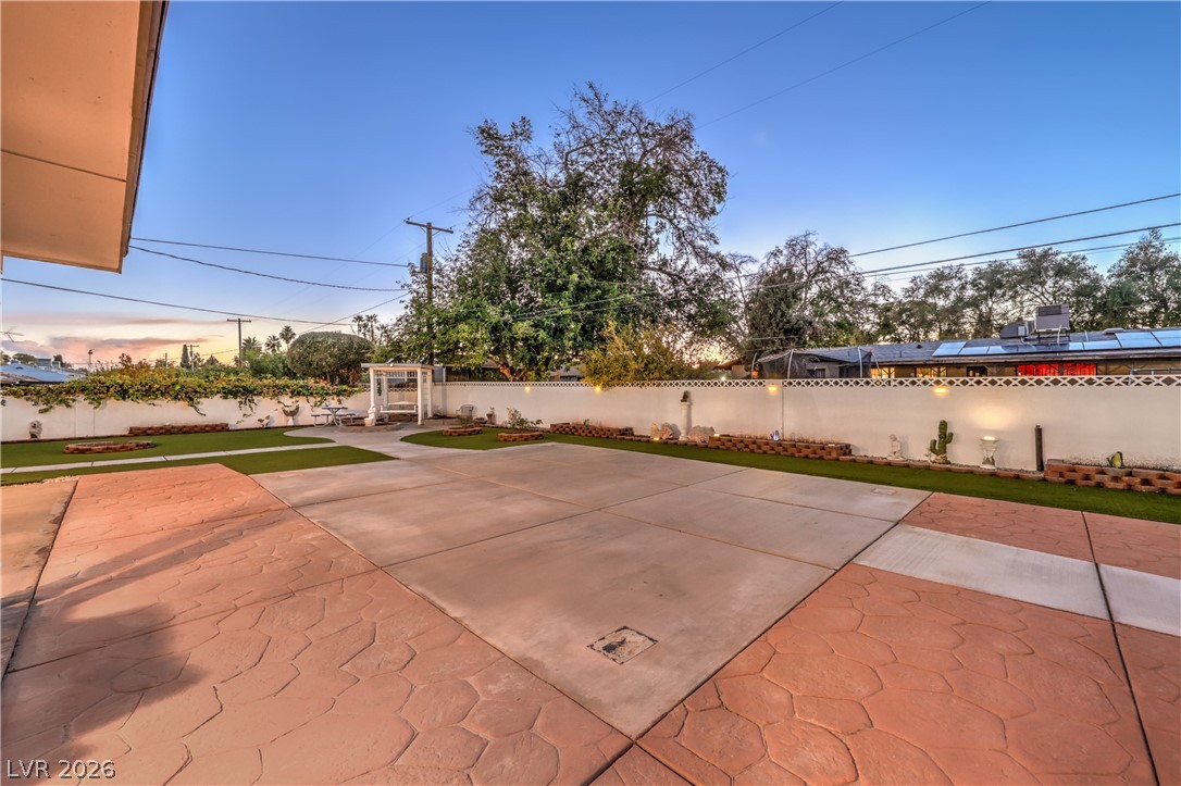 1963 Catalpa Trail Las Vegas NV 89108