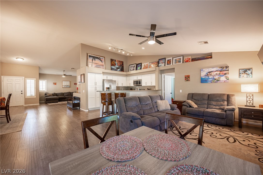 8128 Shad Bush Avenue Las Vegas NV 89149