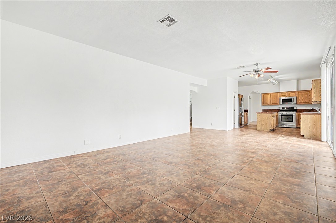 7782 Meadow Creek Street Las Vegas NV 89123