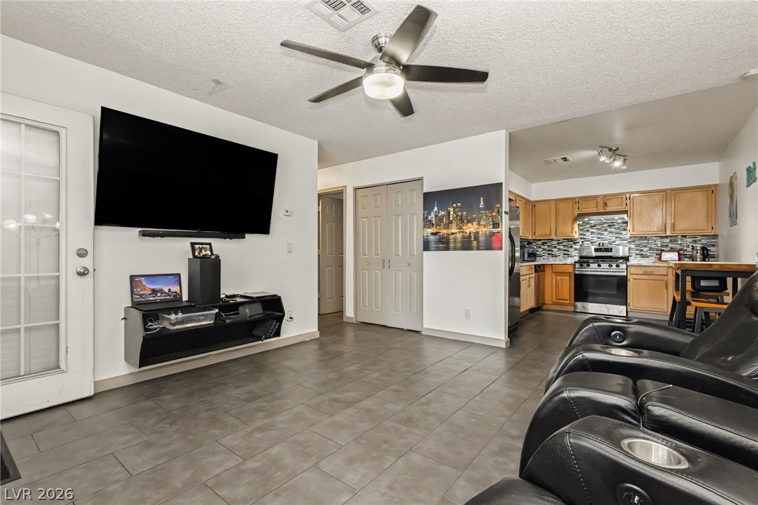 2121 Petersham Court B Las Vegas NV 89108
