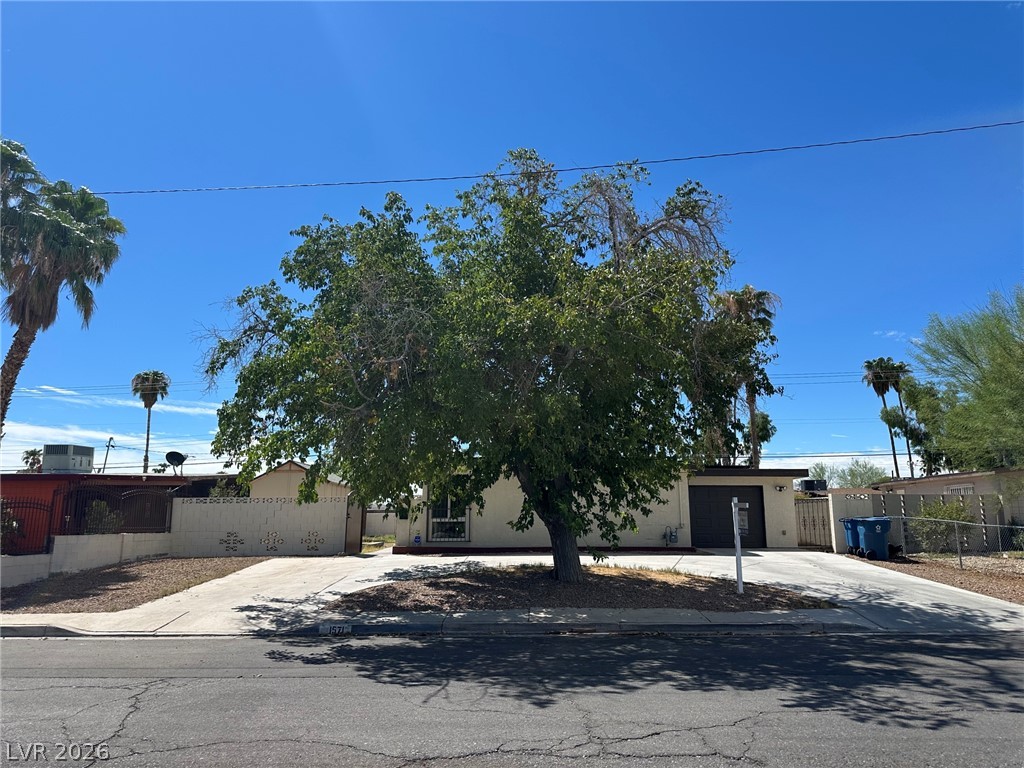 1571 Serenada Avenue Las Vegas NV 89169