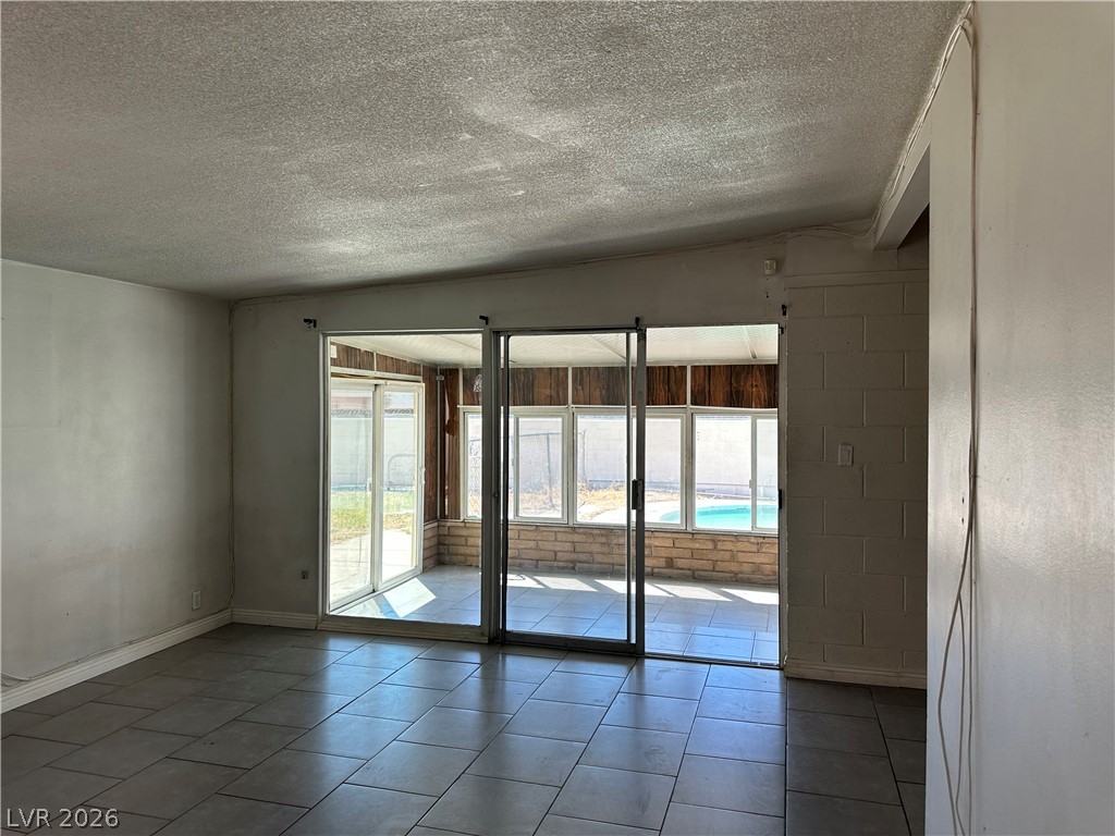 1571 Serenada Avenue Las Vegas NV 89169