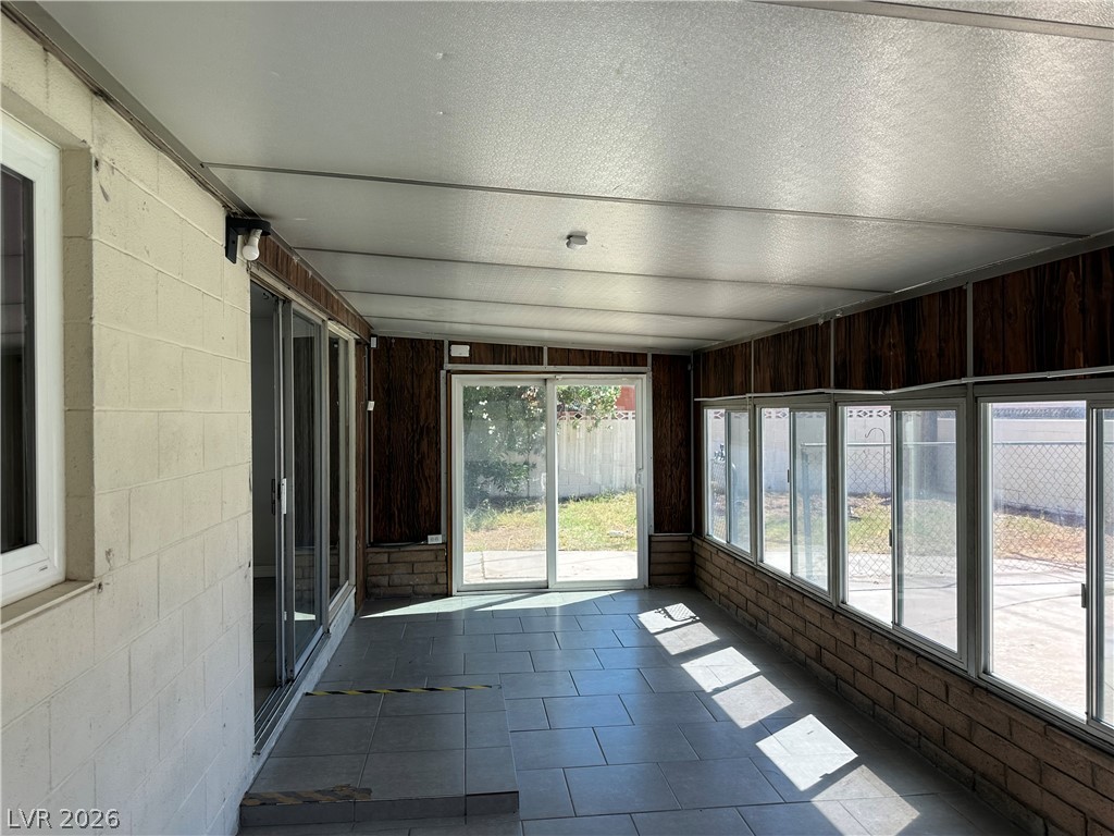 1571 Serenada Avenue Las Vegas NV 89169