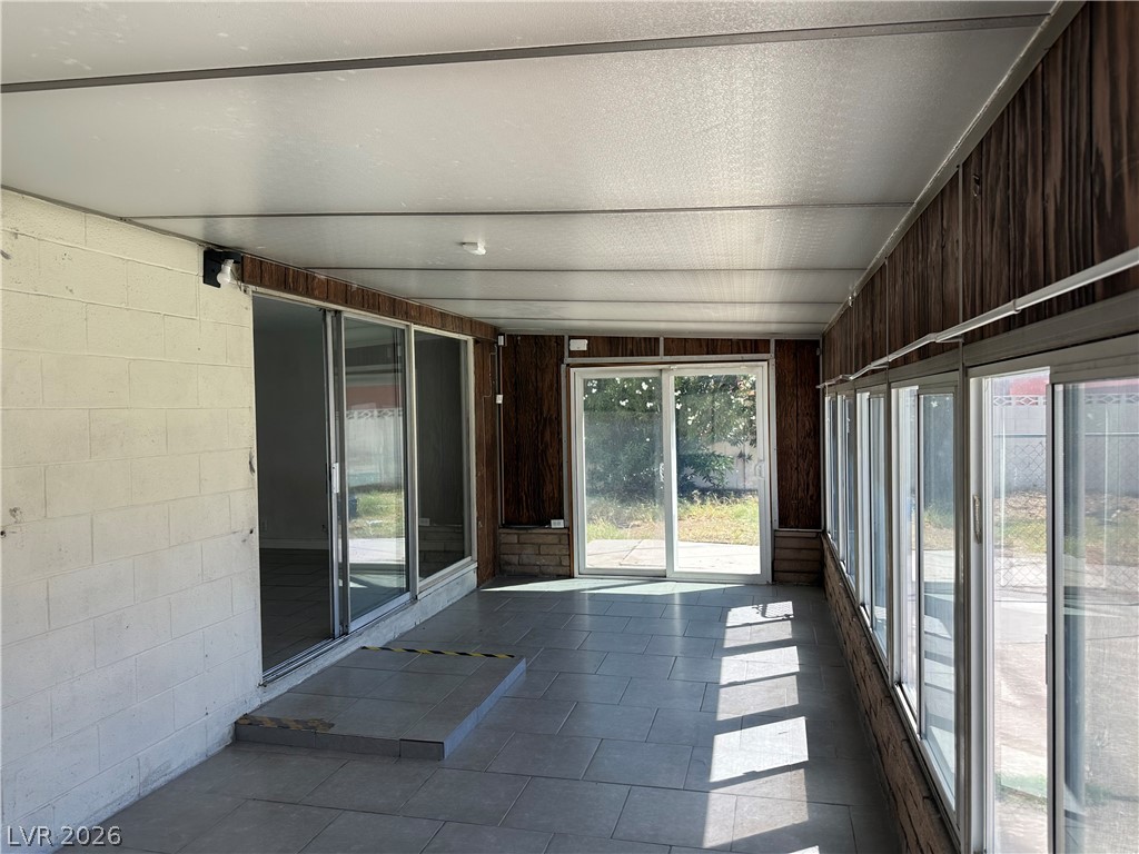 1571 Serenada Avenue Las Vegas NV 89169