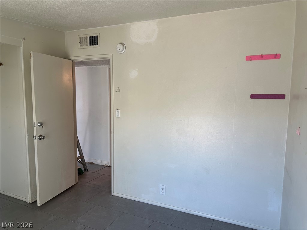 1571 Serenada Avenue Las Vegas NV 89169
