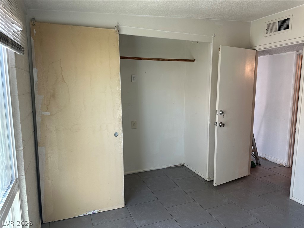 1571 Serenada Avenue Las Vegas NV 89169