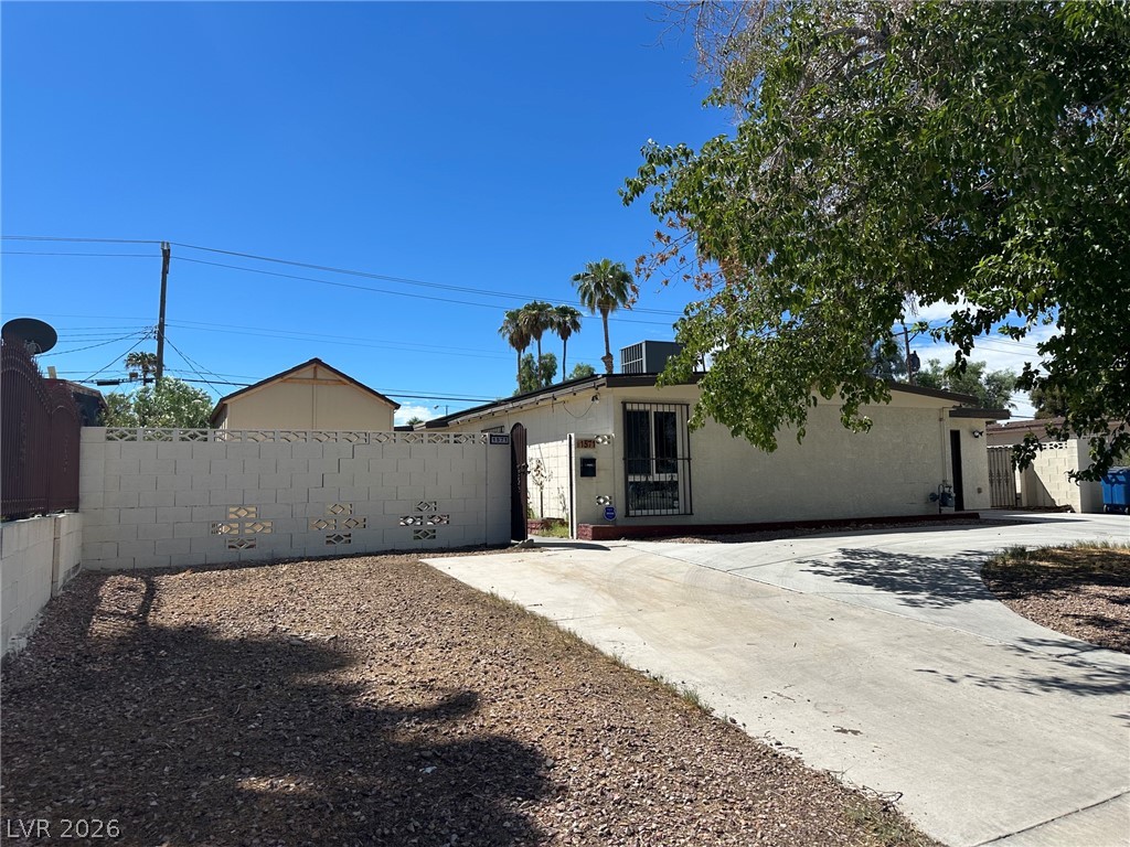 1571 Serenada Avenue Las Vegas NV 89169