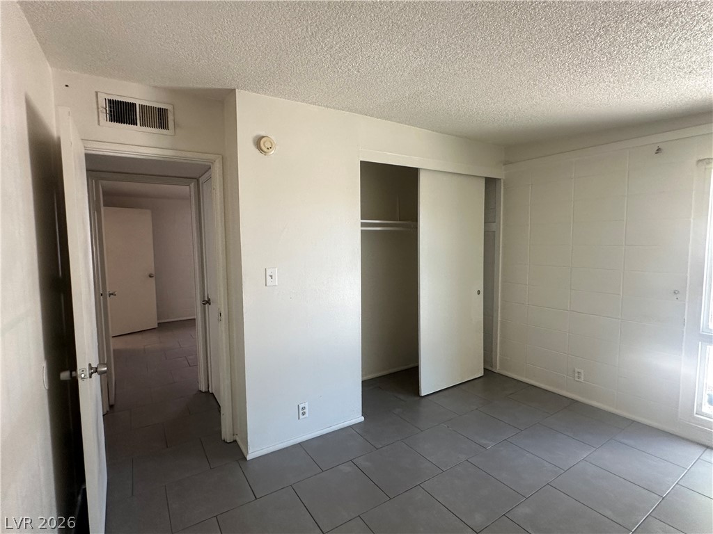 1571 Serenada Avenue Las Vegas NV 89169