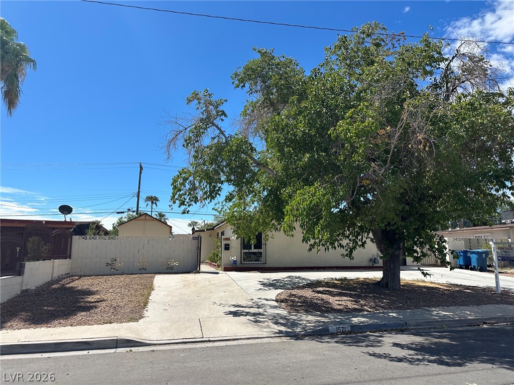 1571 Serenada Avenue Las Vegas NV 89169