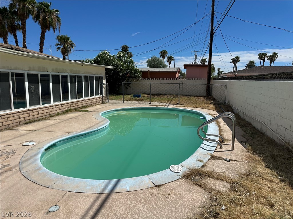 1571 Serenada Avenue Las Vegas NV 89169