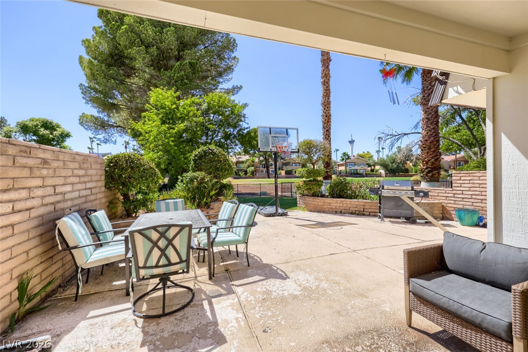 2951 Pinehurst Drive Las Vegas NV 89109