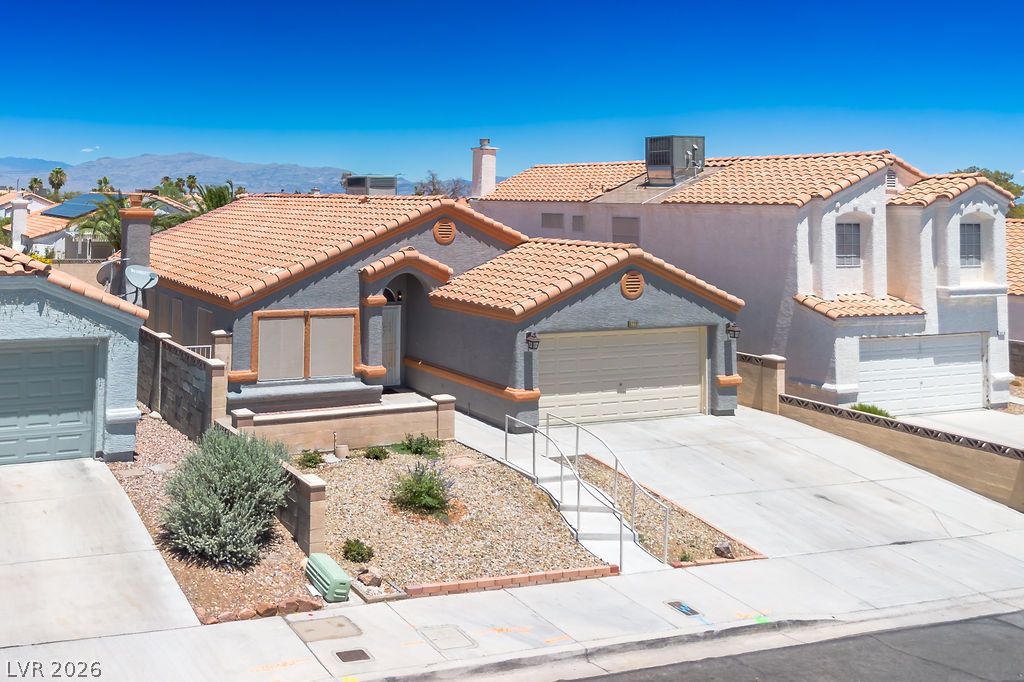 8220 James Grayson Drive Las Vegas NV 89145