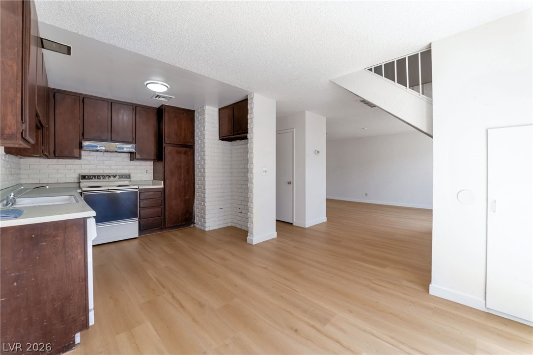 5831 Bromley Avenue Las Vegas NV 89107