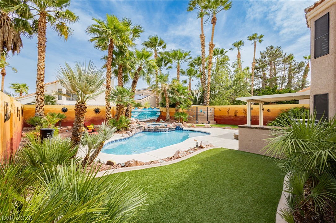 2212 Sapphire Valley Street Las Vegas NV 89128
