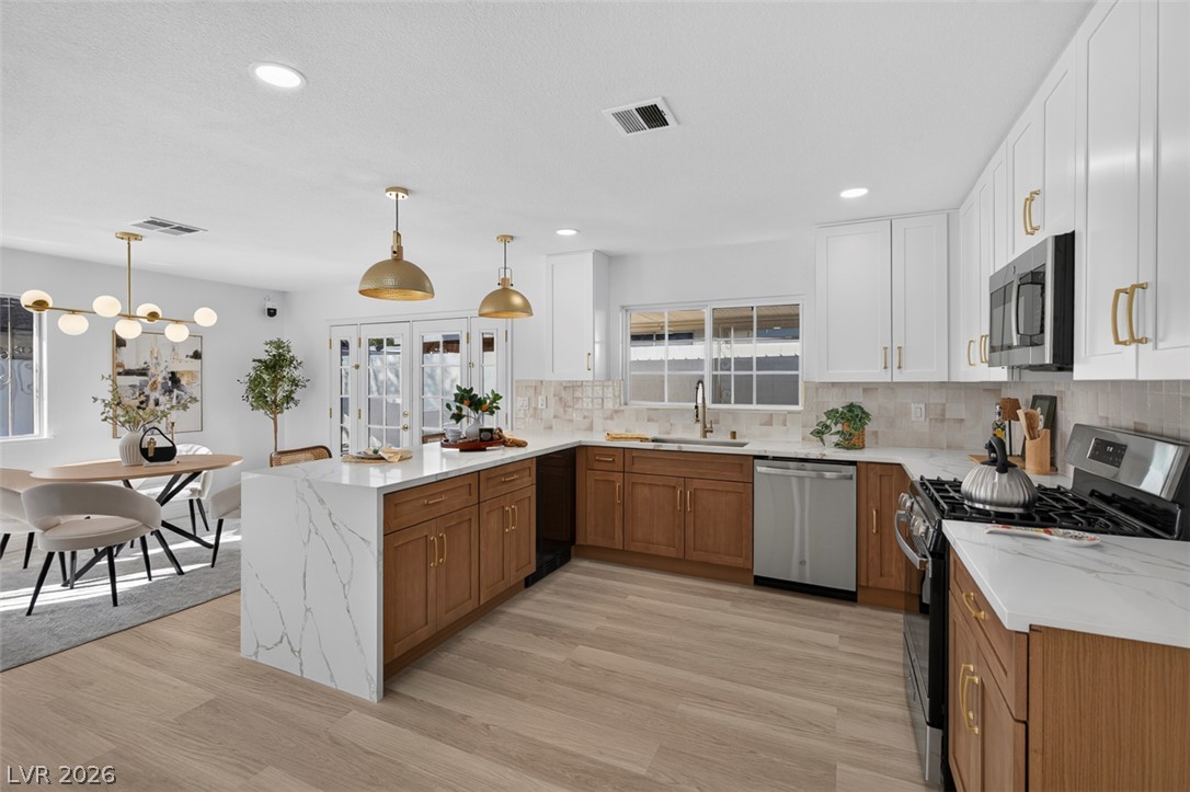 3939 Meadowglen Drive Las Vegas NV 89121