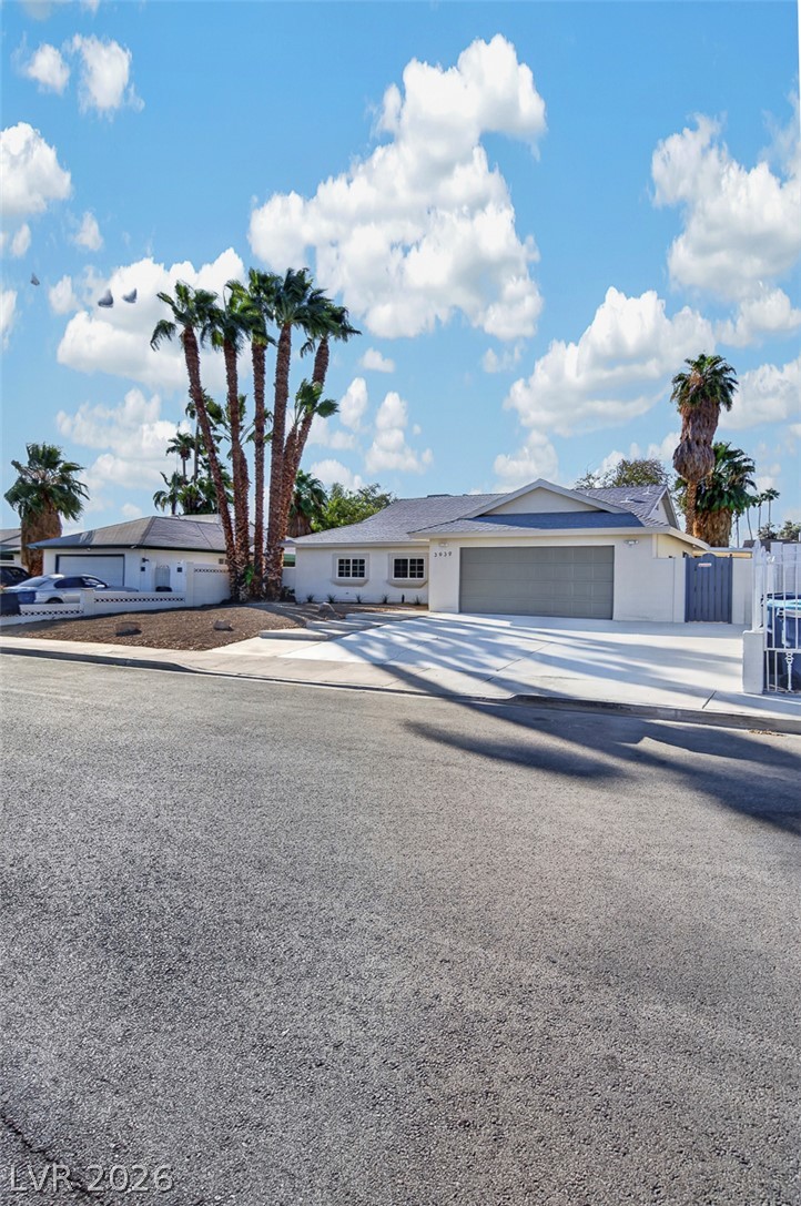 3939 Meadowglen Drive Las Vegas NV 89121