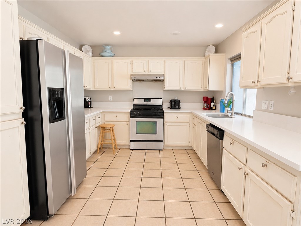 2217 Avery Drive Las Vegas NV 89108